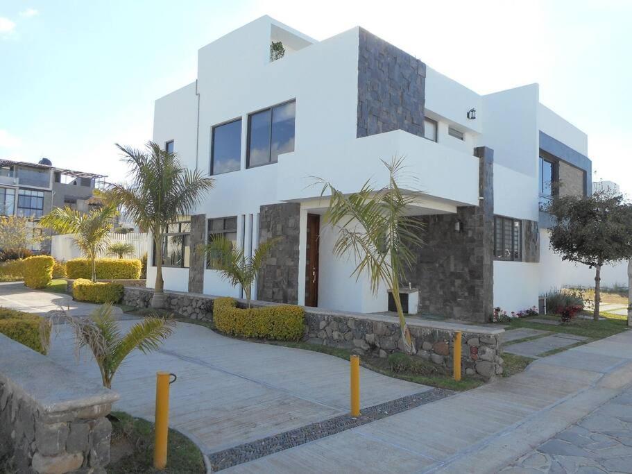 Hermosa Casa En Orilla Del Lago -Zona De Villedos- San Cristobal Zapotitlan Extérieur photo